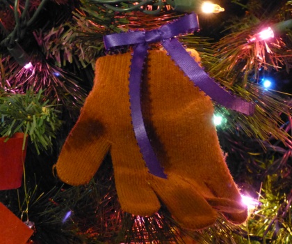 Unique Christmas Tree Decorating Ideas: Winter Baby Gloves or Mittens for the tree.